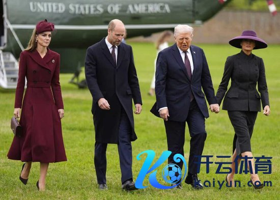 好意思国总统特朗普和第一夫东说念主梅拉尼娅·特朗普与威廉王子和凯特王妃抵达温莎城堡。